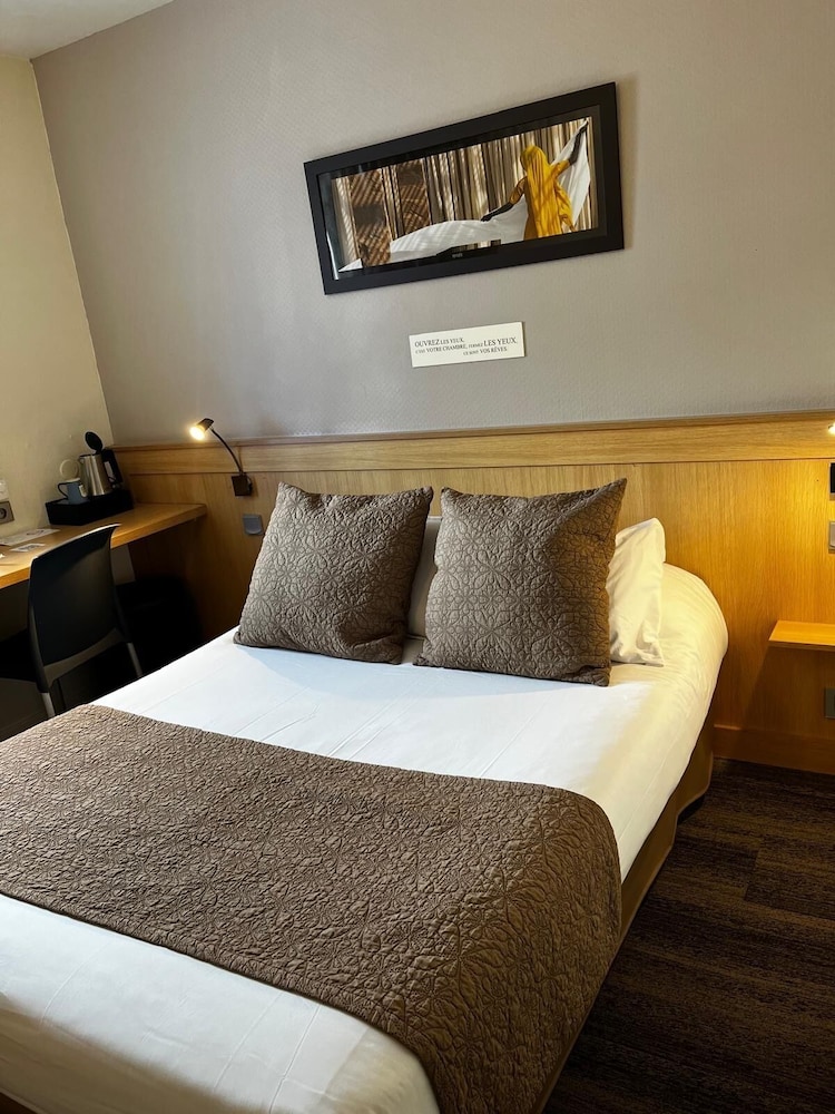 Standard Room, Multiple Beds - Photo 1
