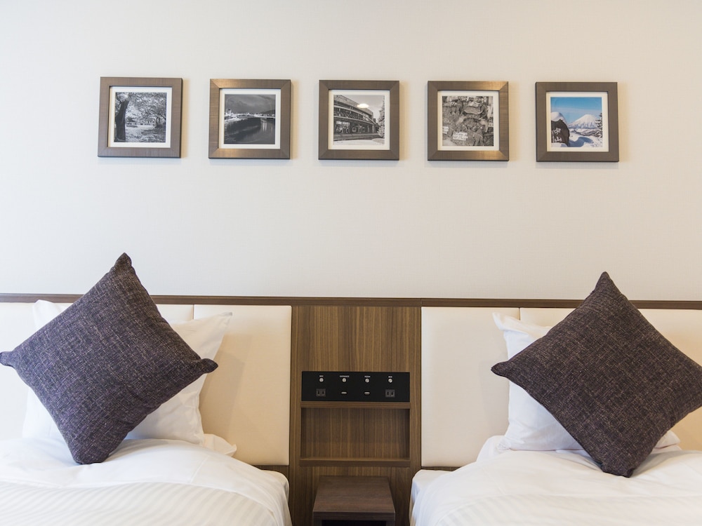 Twin Room, Non Smoking (Eco Plan - No Cleaning Service) photo 2