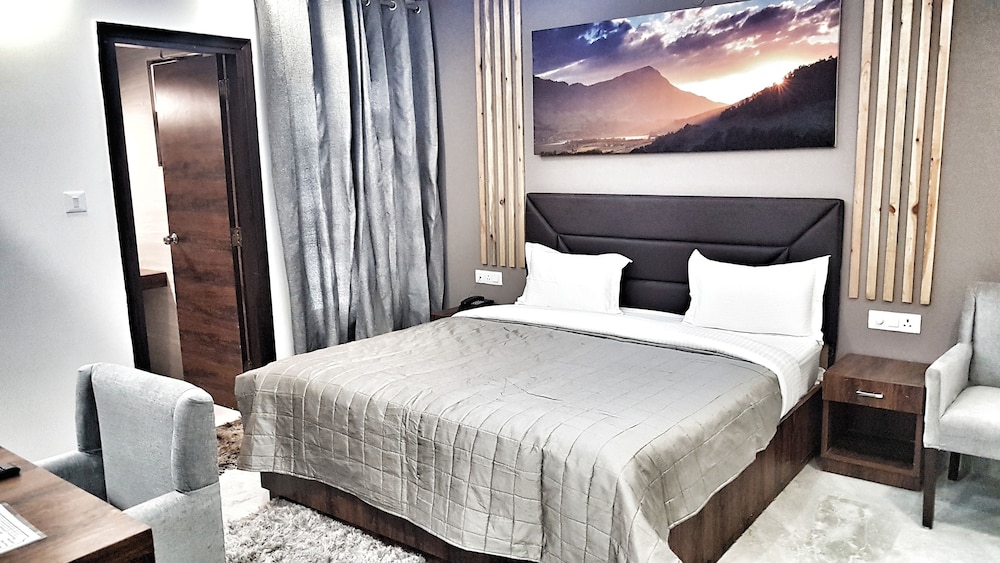 Deluxe Room - Photo 16