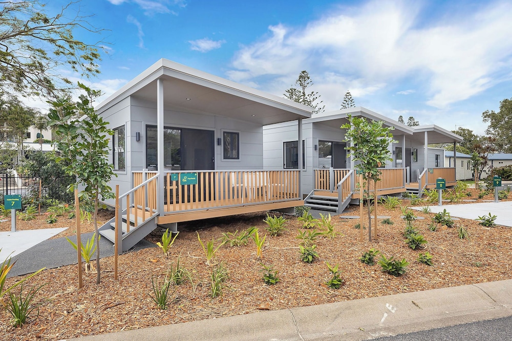 Standard Cabin - Sleeps 4 - Dog Friendly photo 1