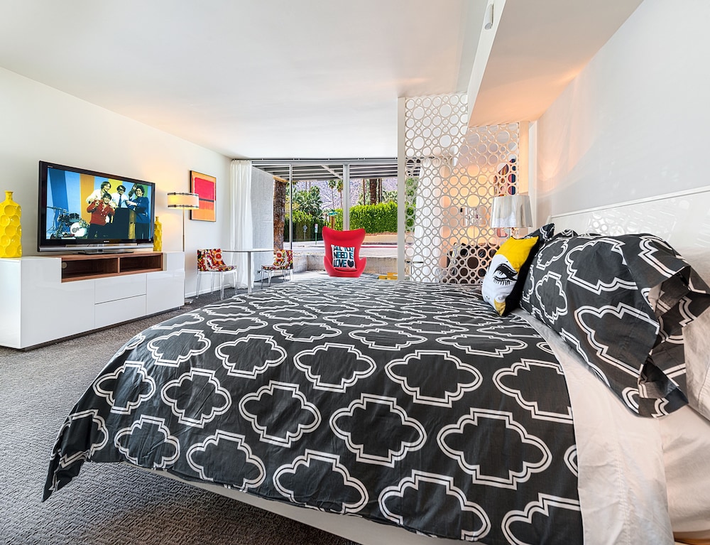 Superior Studio, 1 King Bed - Photo 1
