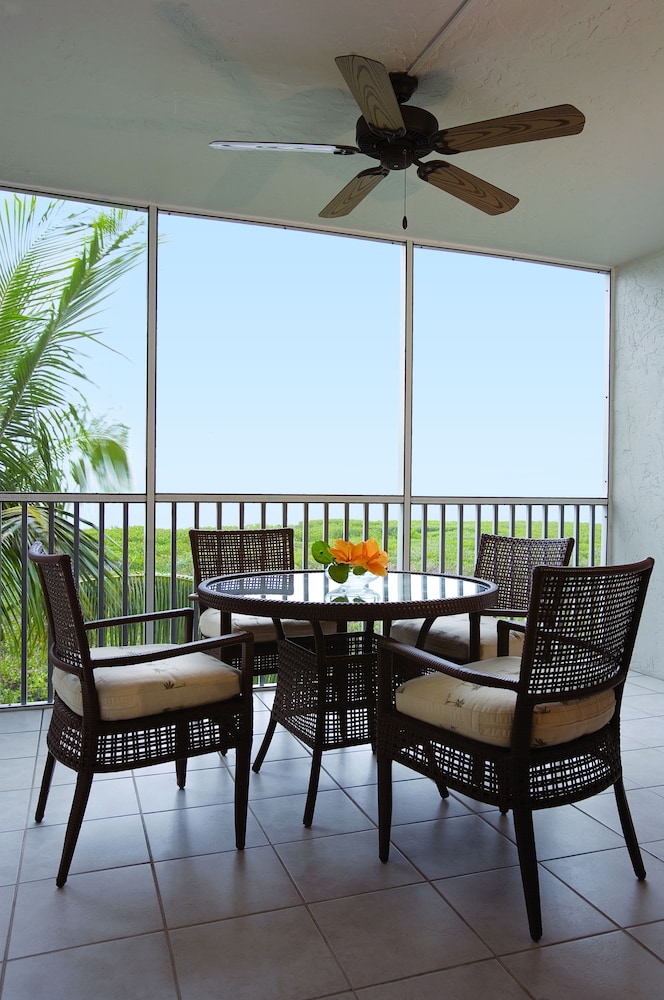 Three Bedroom Bayside Villa Standard - Photo 4