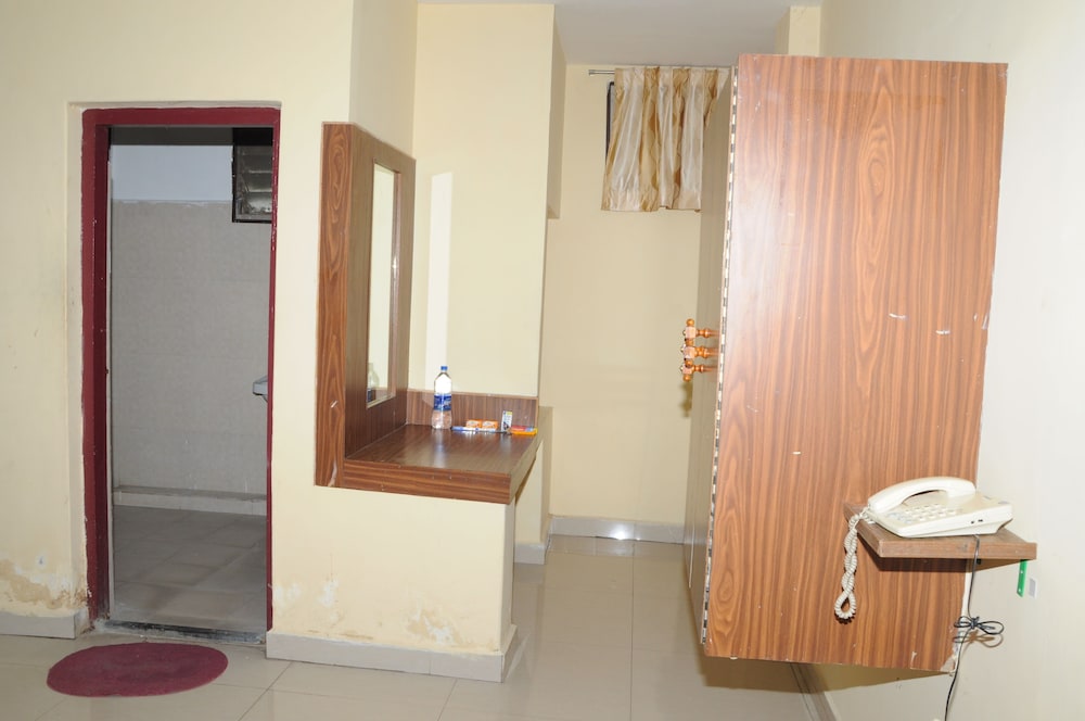 Six Bed Room Non AC photo 3