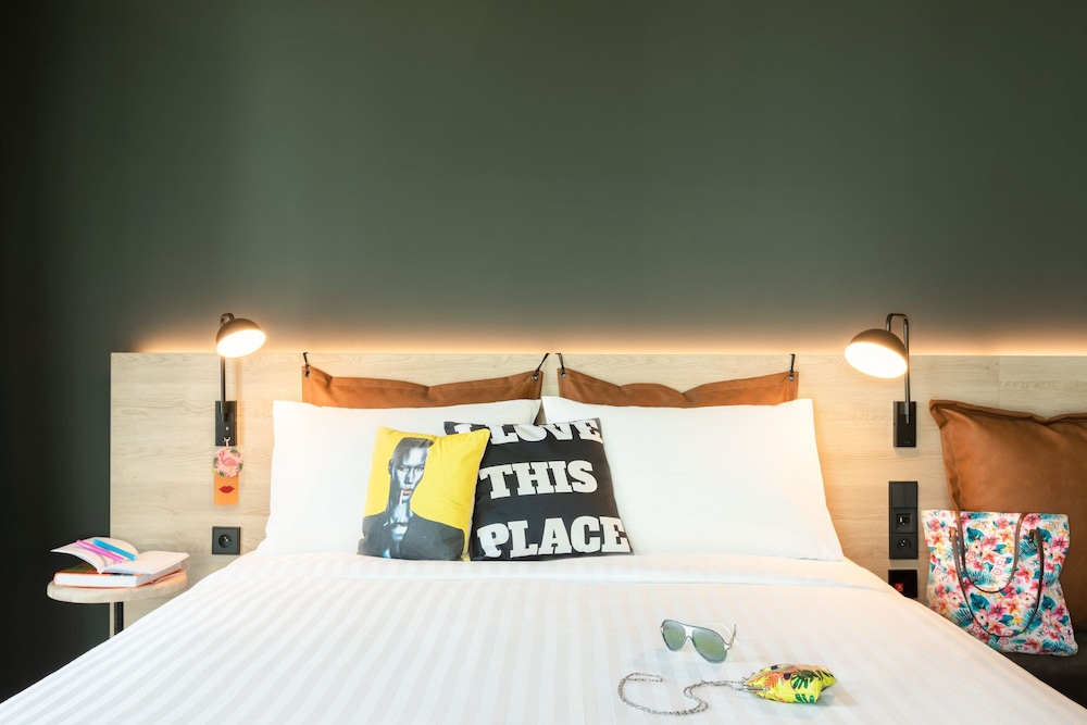 Room, 1 Queen Bed - Photo 8