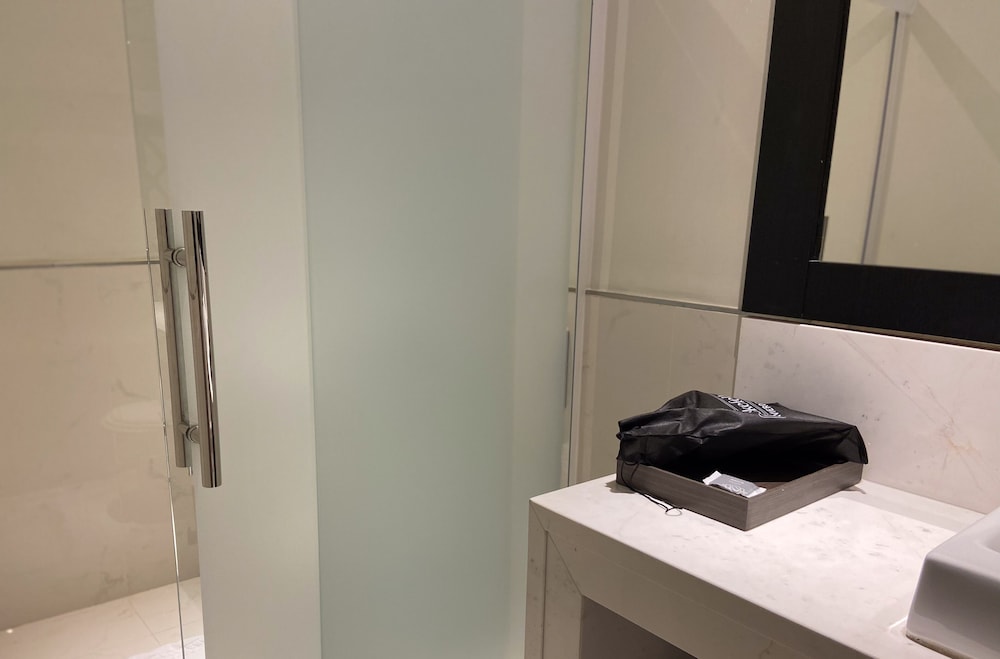 Basic Suite - Photo 10