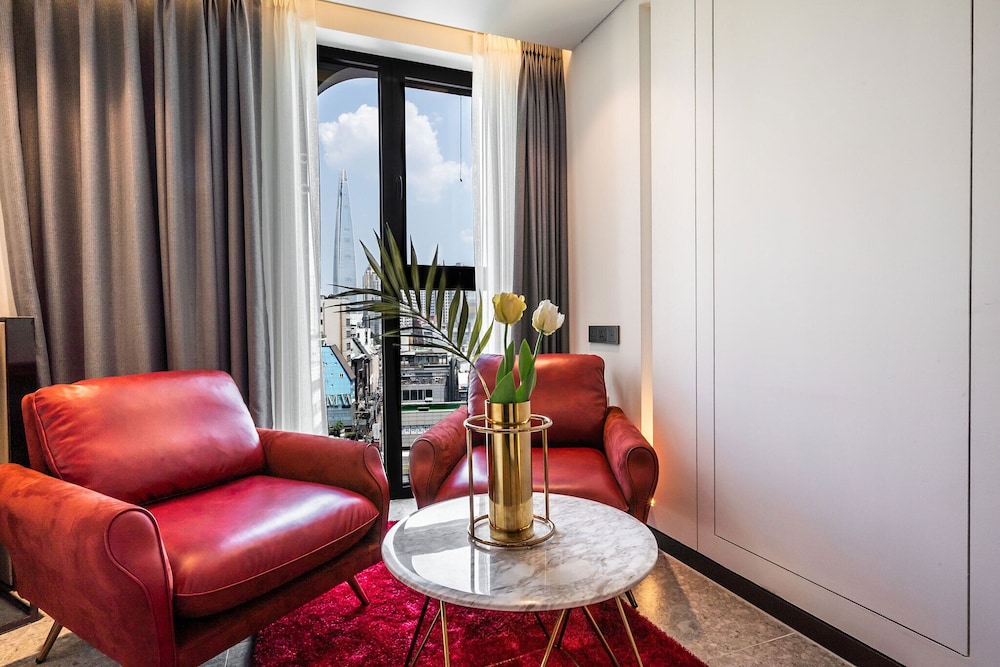 Suite - Photo 4