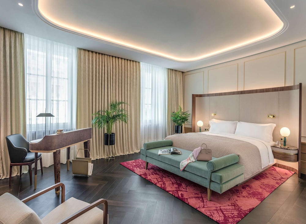 Raffles, Room, 1 King Bed