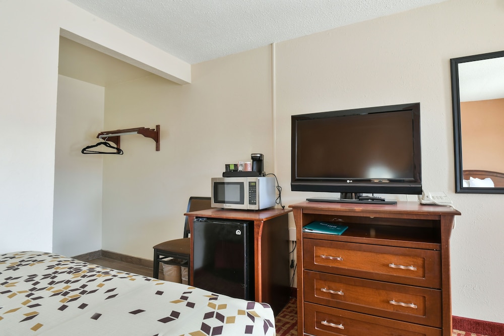 Superior Room, 2 Queen Beds, Non Smoking - Photo 9