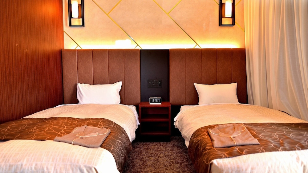Standard Twin Room, Non Smoking - Photo 8