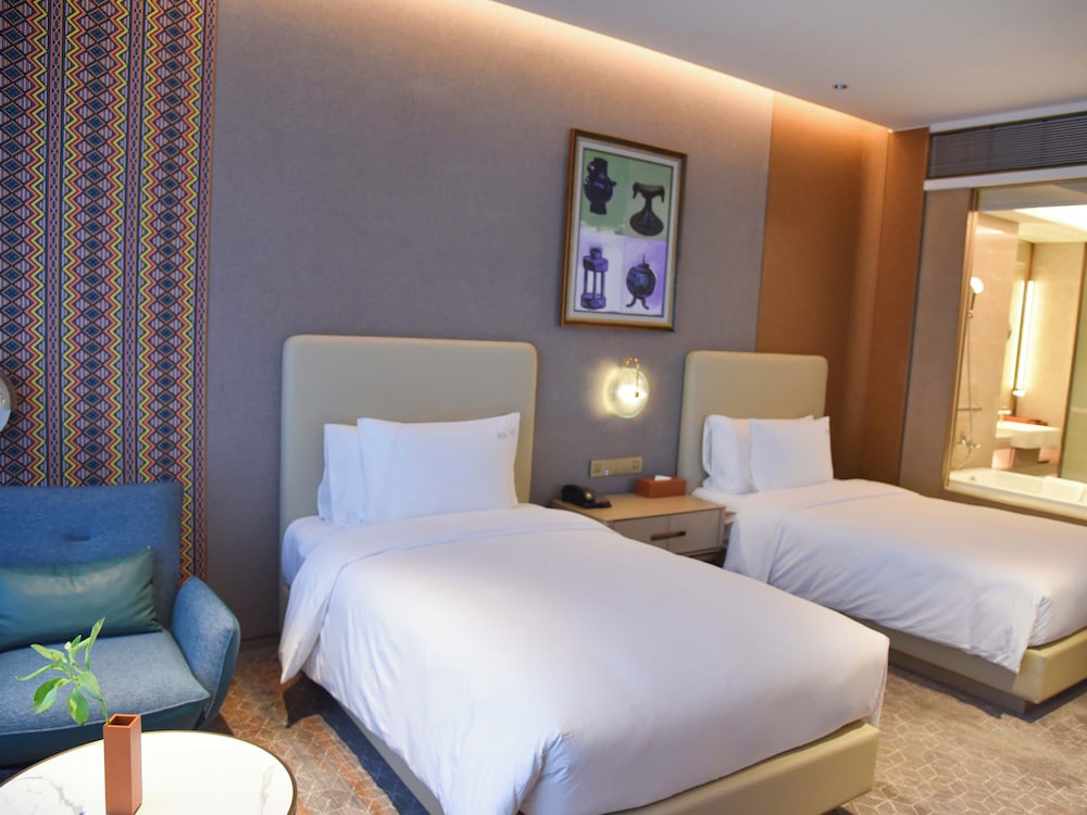Premium Twin Room - Photo 3