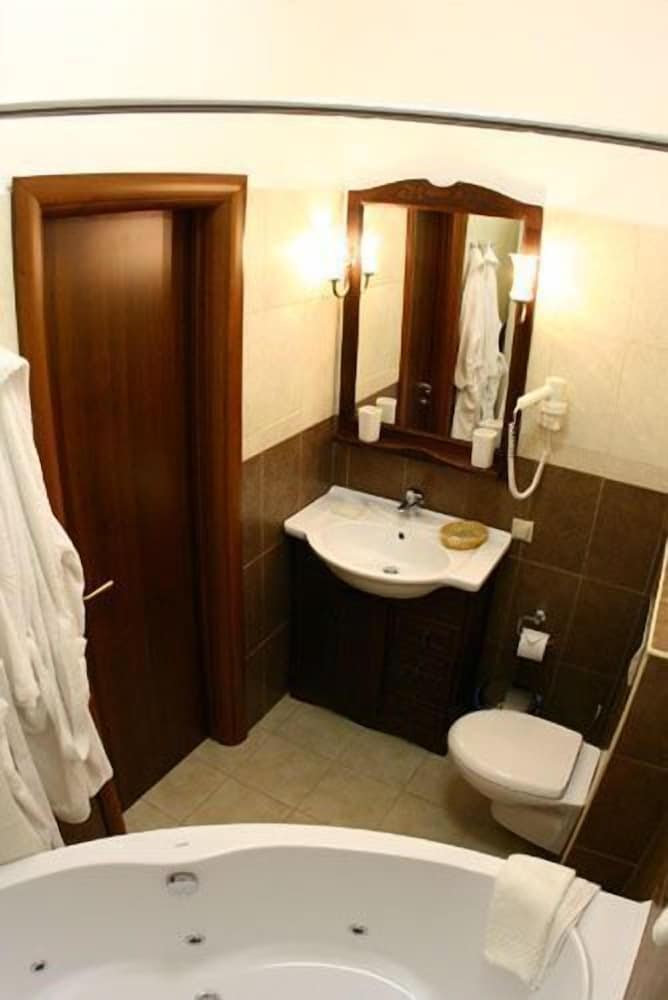 Royal Suite photo 2