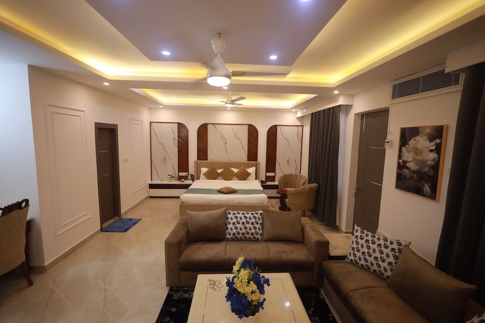 Luxury Suite photo 1