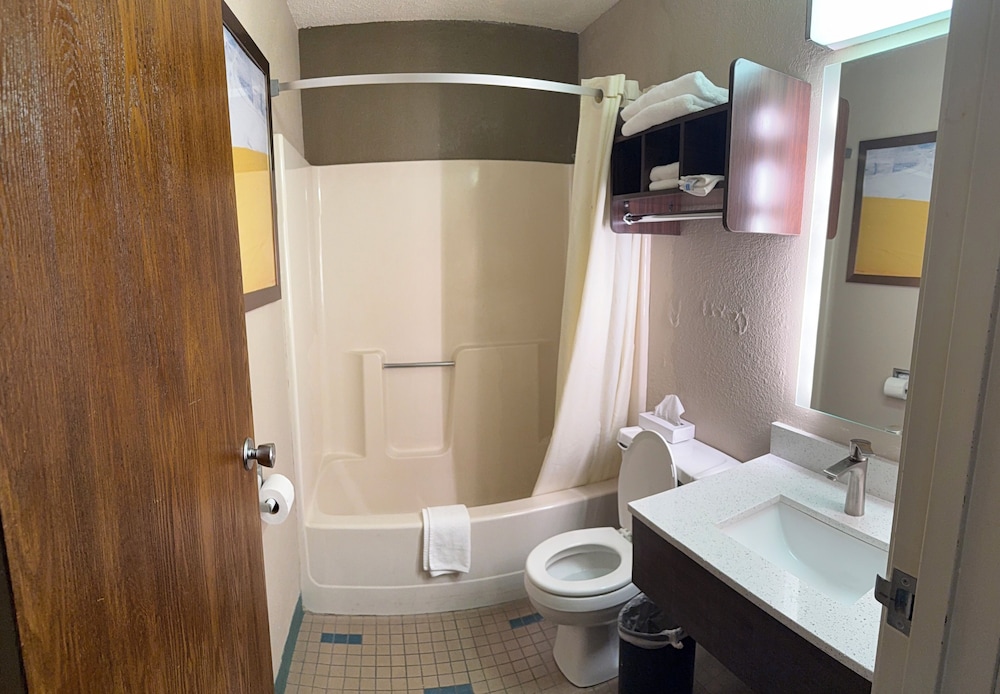 Double Room, 2 Queen Beds - Photo 5