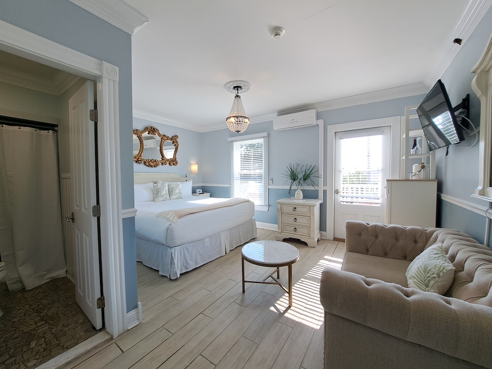 Deluxe Room, 1 King Bed, Terrace photo 3