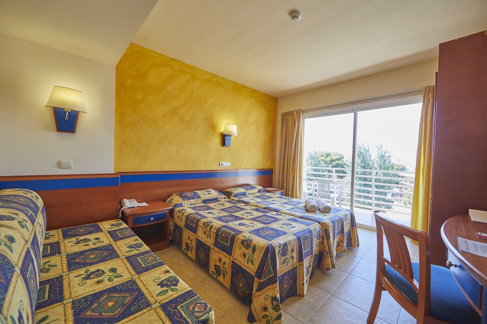 Standard Double Room (2 Adults + 1 child)