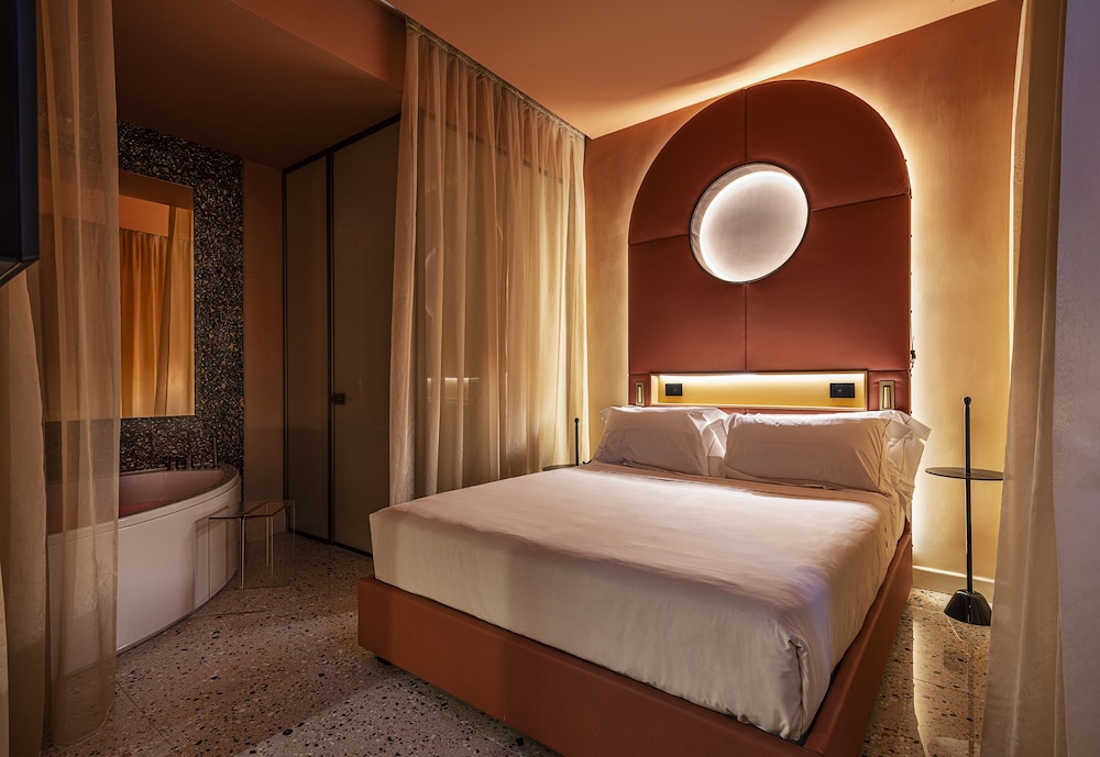 Nesting Private Suite
