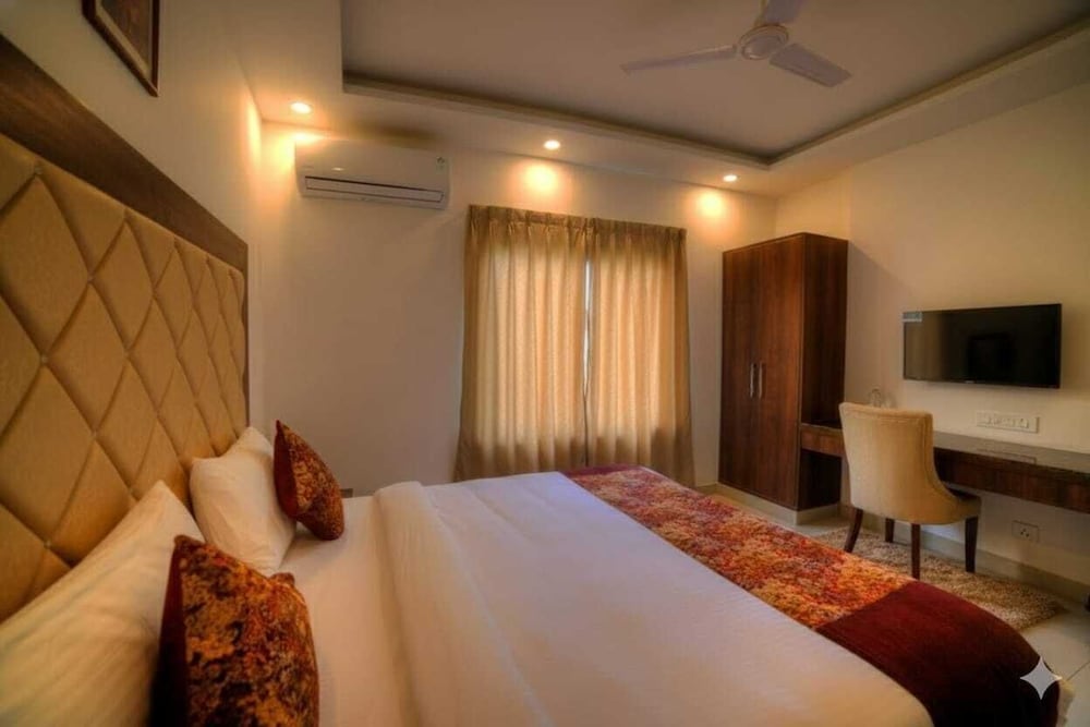 Deluxe Double Room, City View