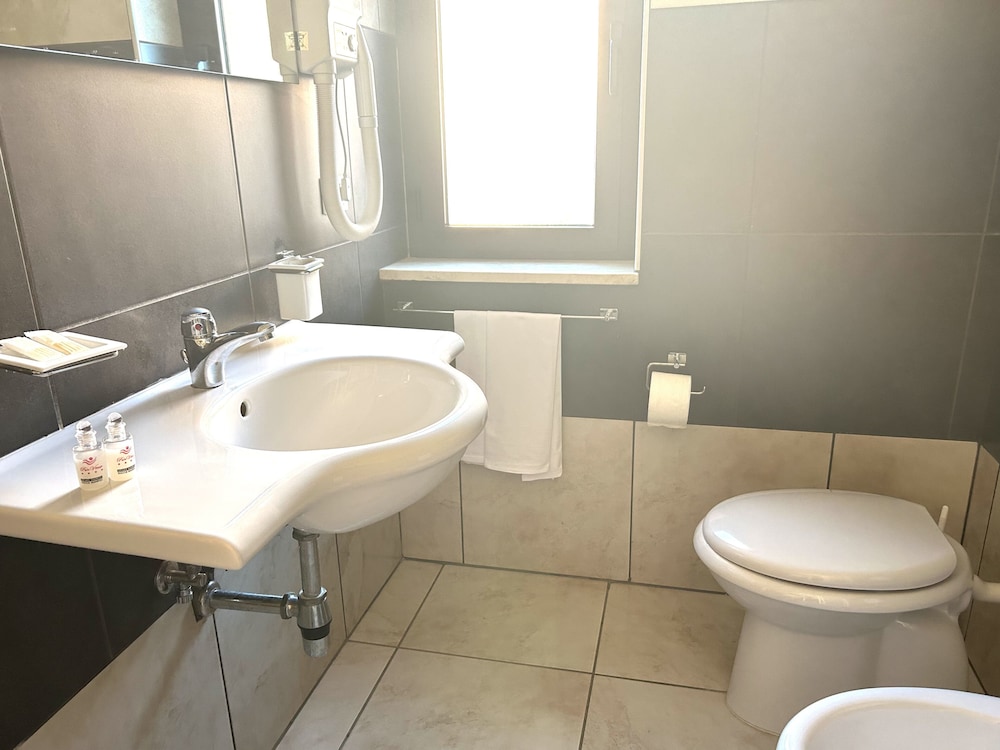 Triple Room - Photo 11