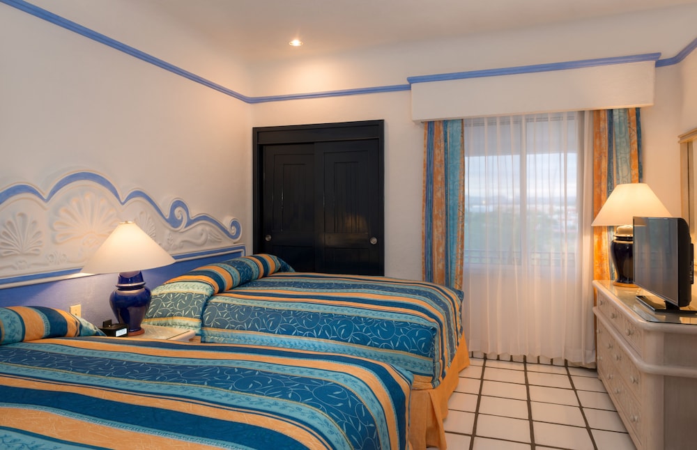 Luxury Suite - Photo 2