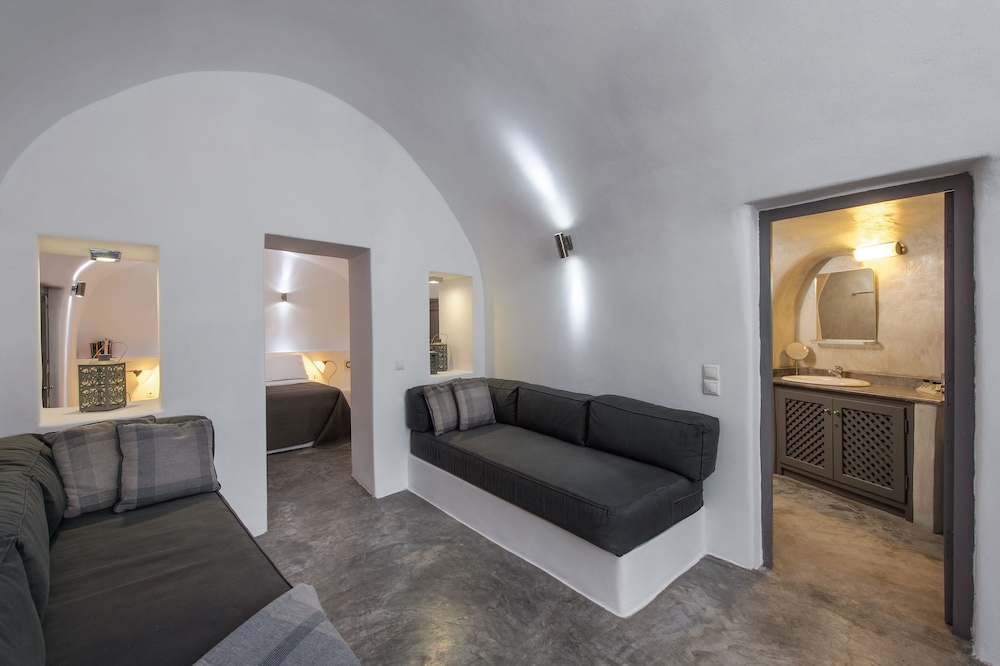 Deluxe Suite (Sunset View) - Photo 16