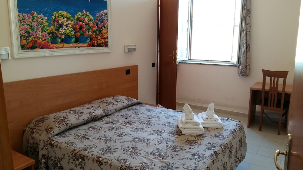 Standard Double or Twin Room photo 2