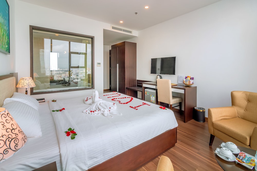 Deluxe Double Room, 1 King Bed, Beach View photo 3