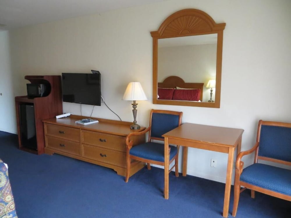 Deluxe Room, 1 King Bed - Photo 3