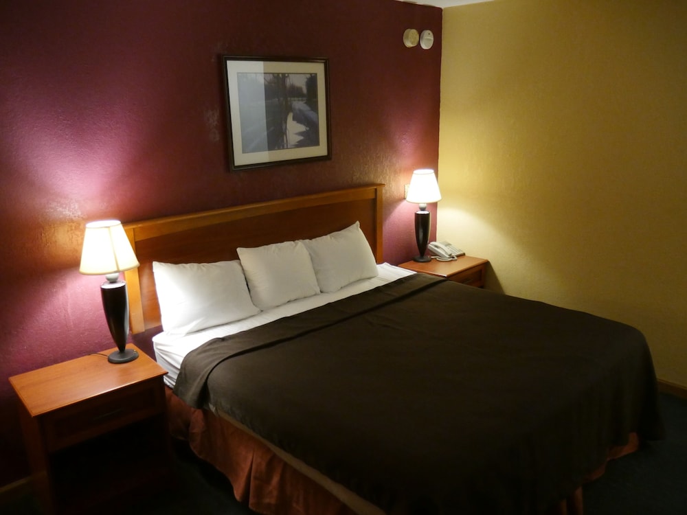 Standard Room, 1 King Bed photo 3