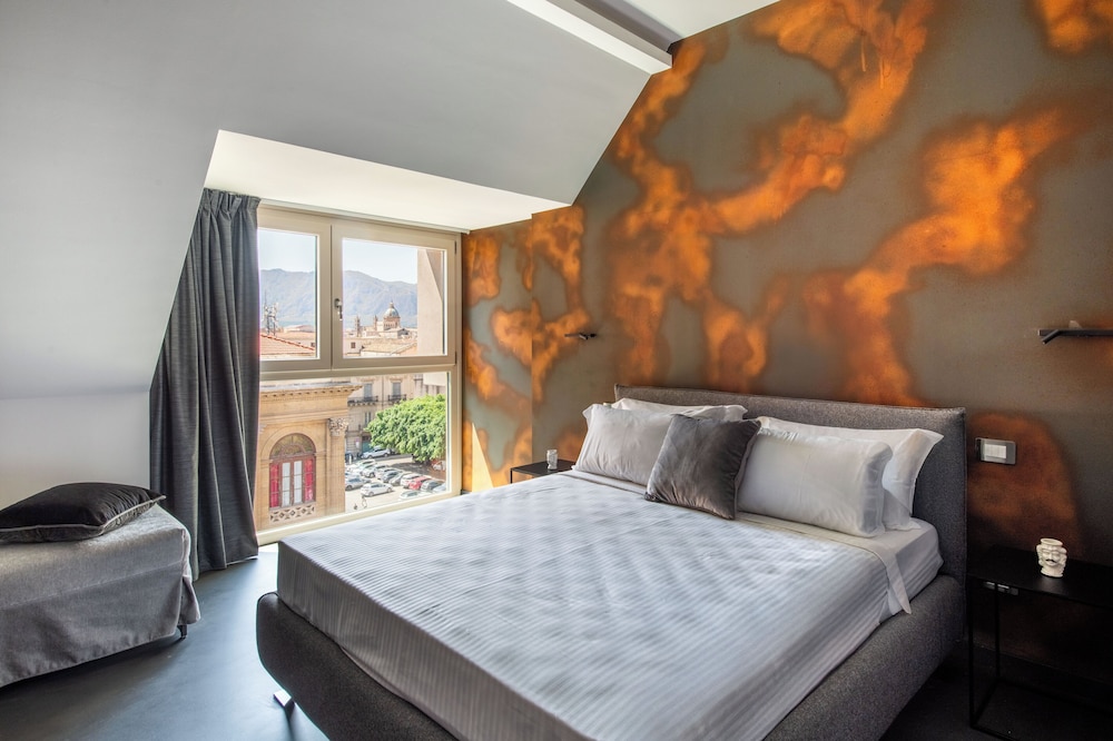 Classic Townhome, 1 Queen Bed, City View