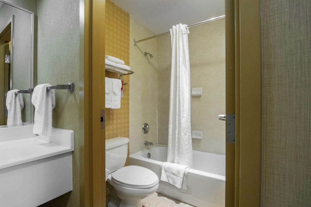 Room, 1 King Bed, Non Smoking (Tower) - Photo 1