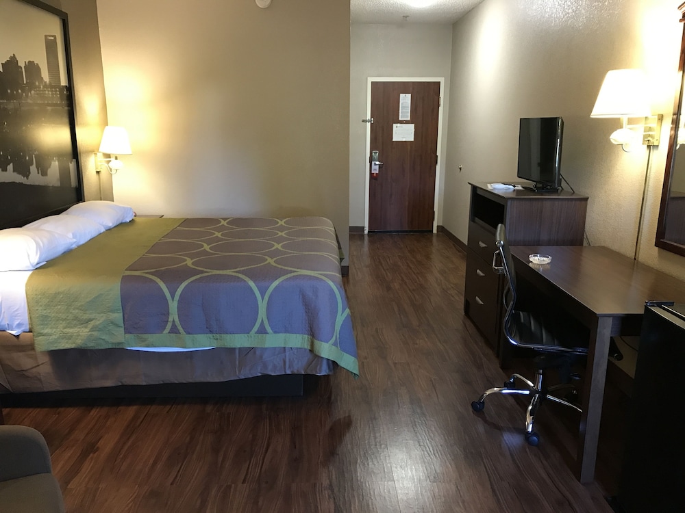 Room, 1 King Bed, Smoking photo 3