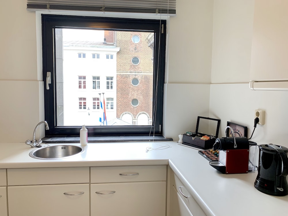 City Apartment - Photo 8