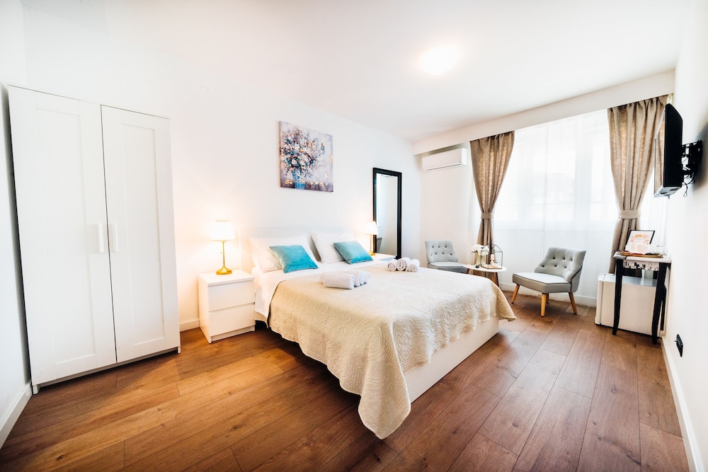 Double Room (2)
