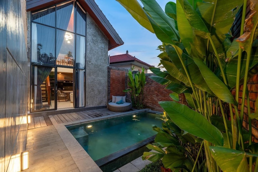Luxury Villa - Photo 1