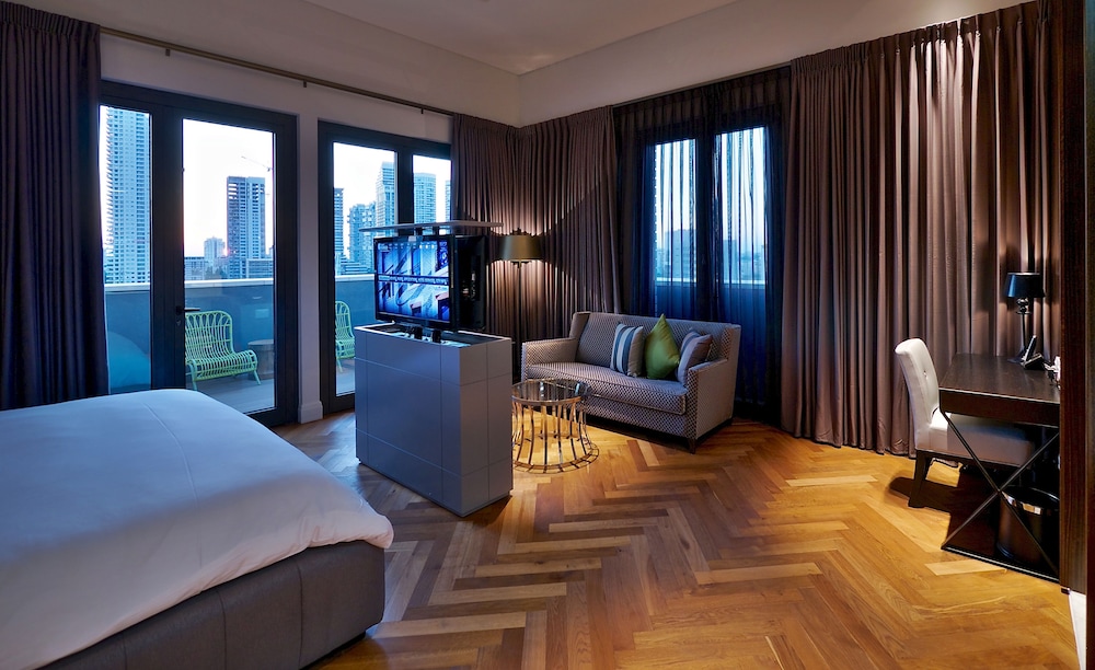 Suite, 1 King Bed, Jetted Tub, City View
