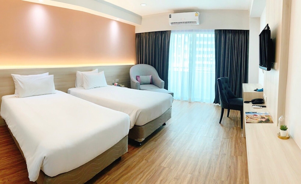 Deluxe Room, City View photo 1