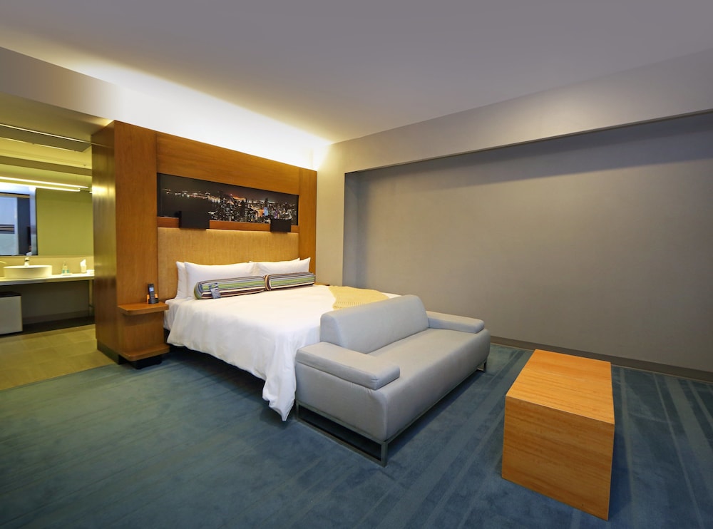 aloft, Suite, 2 Queen Beds, City View photo 2