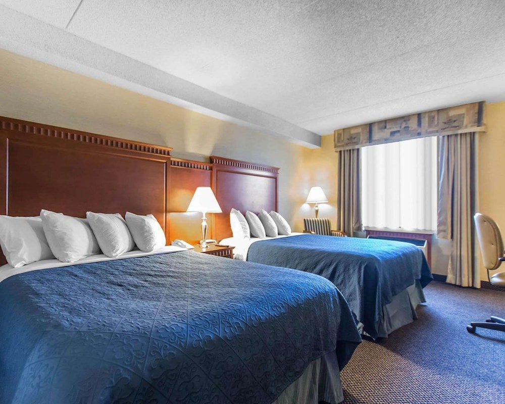 Standard Room, 2 Queen Beds, Non Smoking - Photo 2