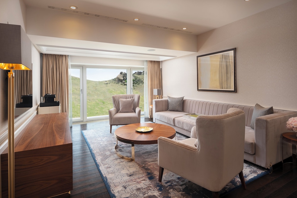 Executive Suite - Photo 3