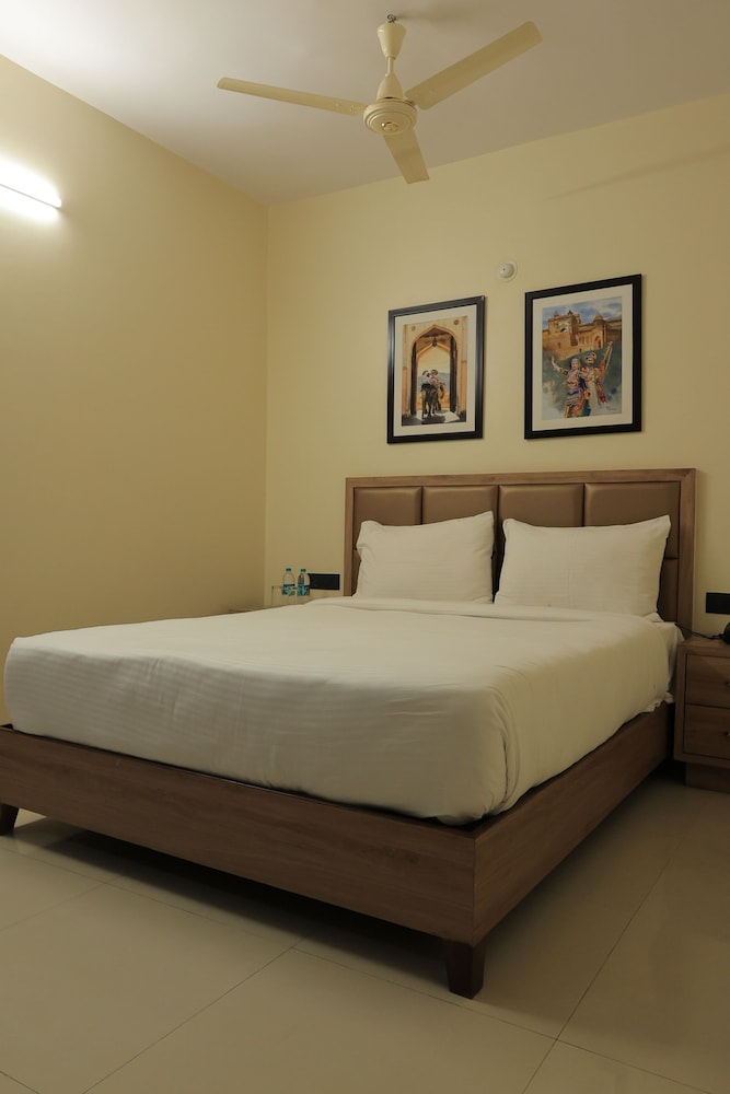 Deluxe Room, City View photo 1