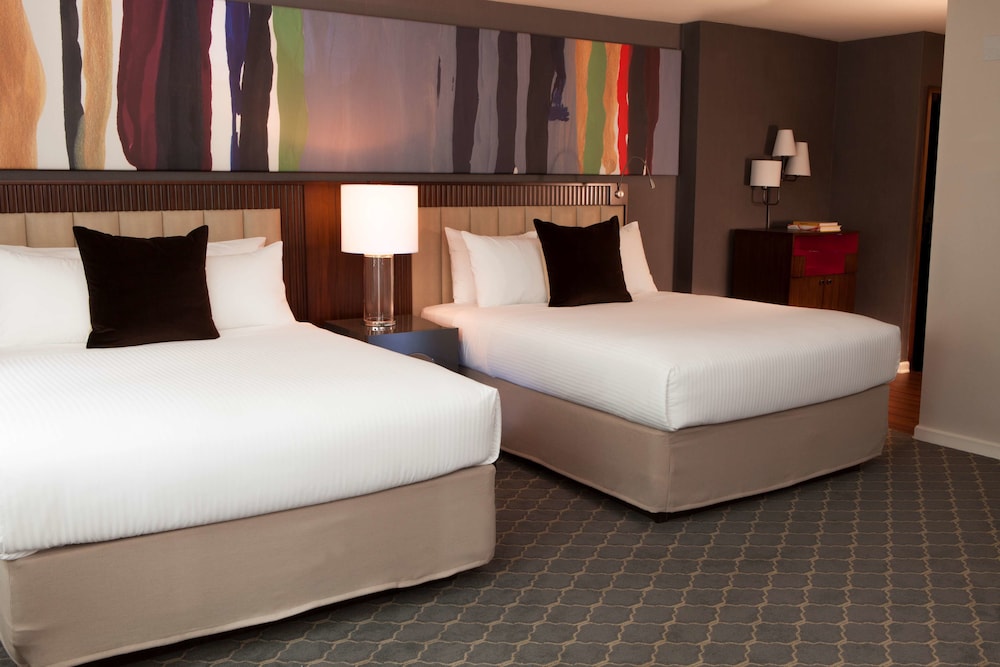 Deluxe 2 Queen Beds