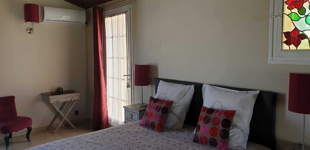 Suite (Cerise) photo 1