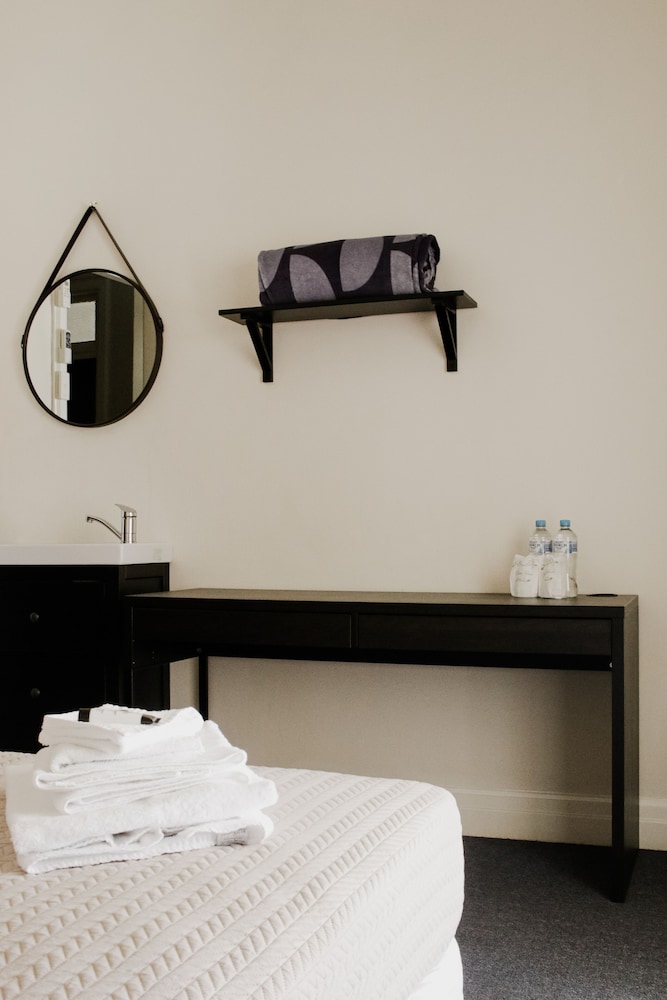 River View, Shared Bathroom photo 3