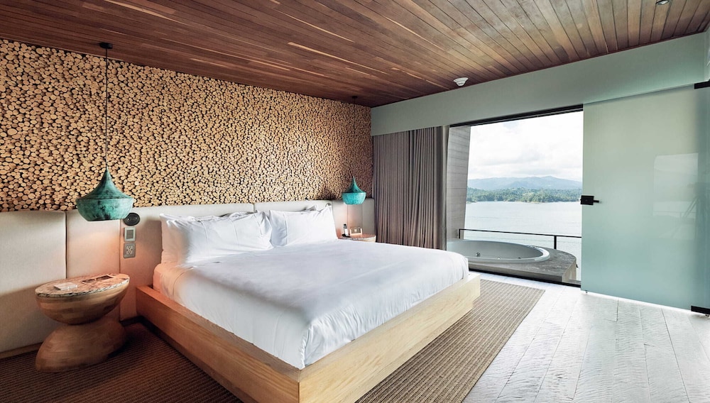 Presidential Suite, 1 Bedroom, Lake View photo 2