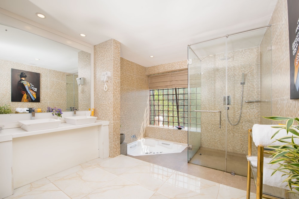 Suite - Photo 5