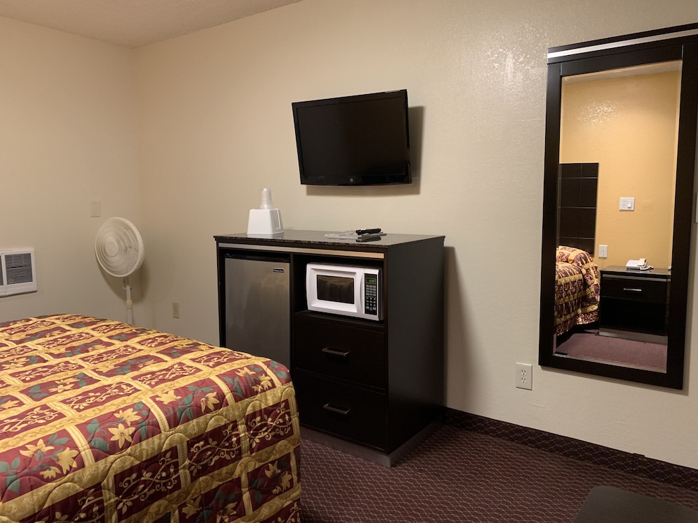 Standard Room, 2 Queen Beds photo 1