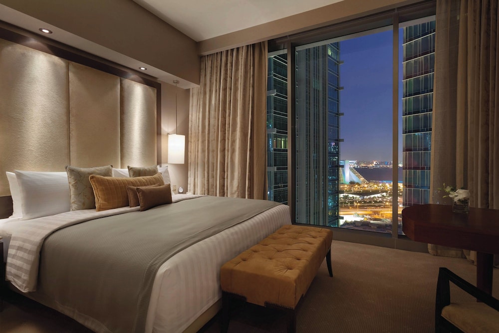 Executive Suite, 1 King Bed - Photo 2