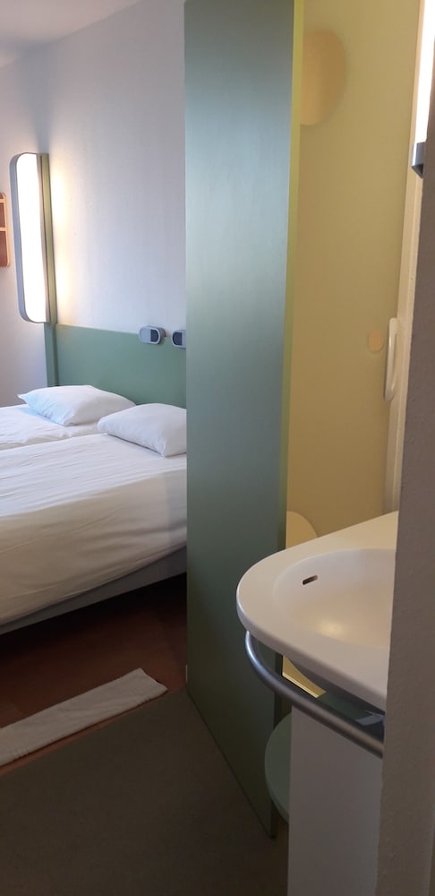 Twin Room, 2 Twin Beds photo 2