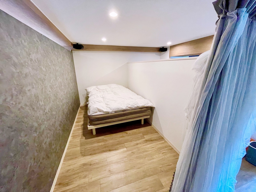 Nakano Suite, NS - [Up to 9 Guests]4K (60sqm)/6 beds/7 min to Nearest Station/Close to Shinjuku photo 2