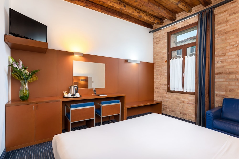 Deluxe Double Room Single Use